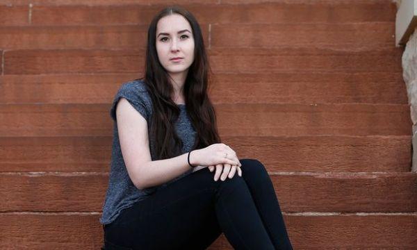 美国杨百翰大学一名大二女学生遭到性侵，她向校方通报此事，没想到反遭退学。
