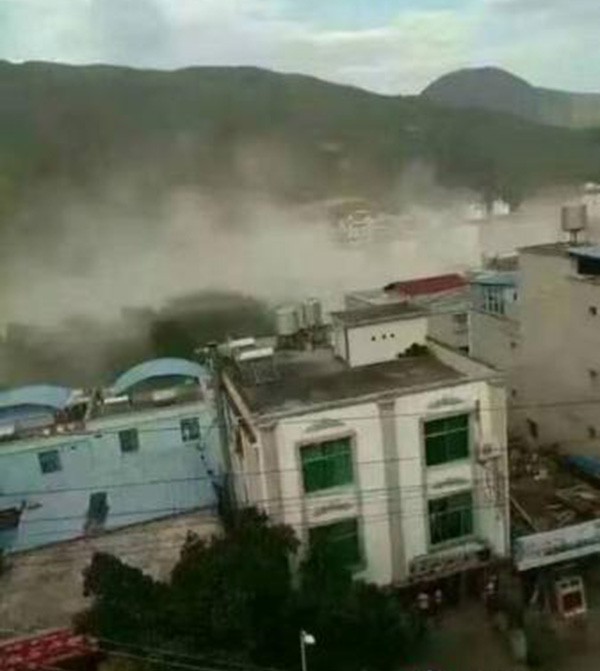 云南省元阳县城南沙镇一建筑物内先后两次发生了爆炸。图片来自网络